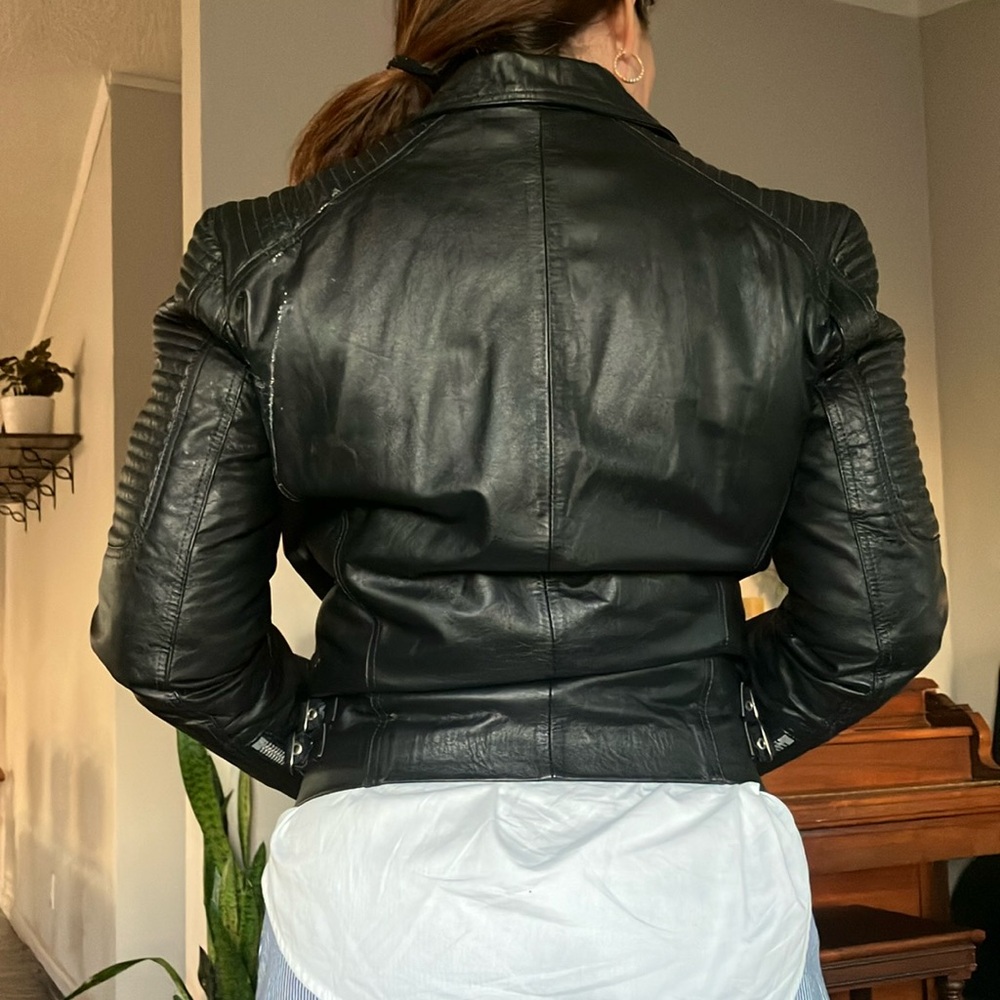 One in a kind. Hand made in Colombia. Real cow leather. Sise s. Brand new.